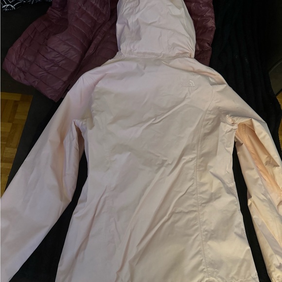 The North Face spring Peach coloured jacket - Picture 3 of 3